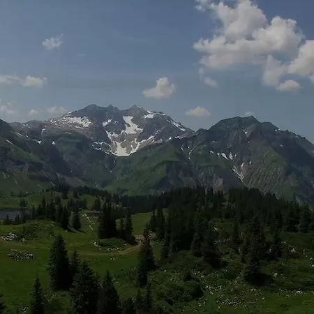 Alpin شقة *